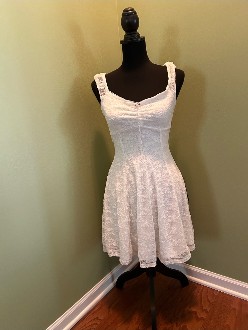 NWT White lacy fully lined dress Size S